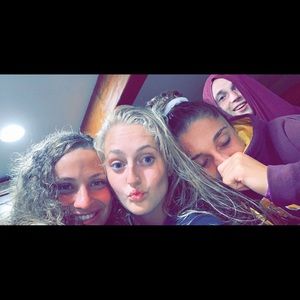 Meet your Posher, Elise